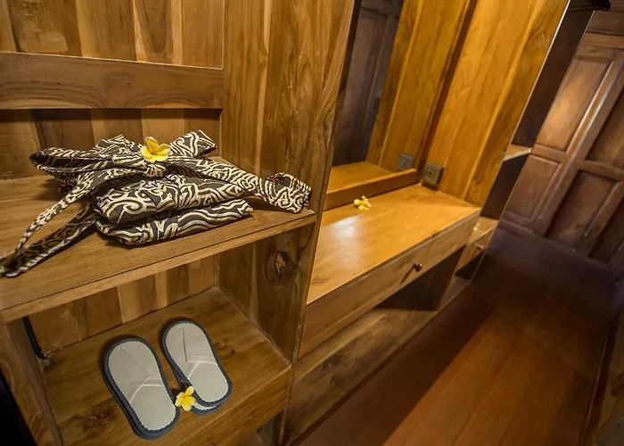 Vishaka Batu Kurung * Ubud